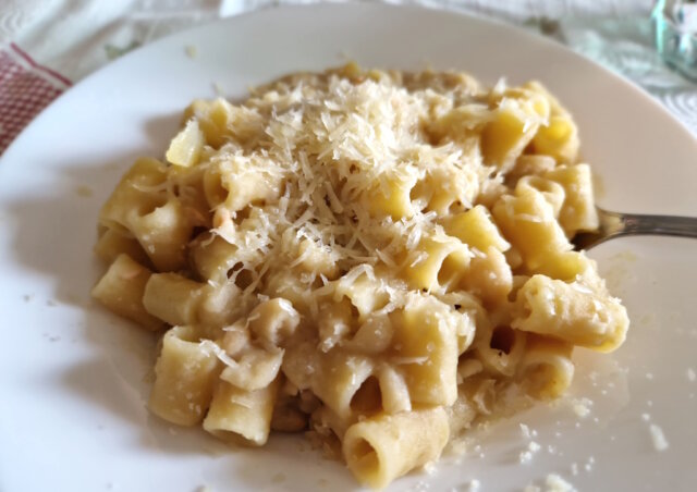 pasta-e-patata-napoli Pasta e patate, ein einfaches, herzhaftes Gericht aus Süditalien. Symbol jener Alltagsküche, die nun als Teil des immateriellen UNESCO-Erbes gewürdigt wird. (Foto: © Bastian Glumm)