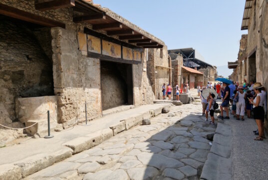 Pompeji zieht jedes Jahr Millionen Menschen an. Die Ausgrabungsstätte ist eine faszinierende Zeitkapsel. (Foto: © Bastian Glumm)