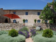 Wer ein Ferienhaus in Italien mietet, erwartet meist viel: Komfort, Stil, Aussicht und Ruhe. Le Porciglia 14 erfüllt all das – und geht weit darüber hinaus. (Foto: © Casa In Italia)
