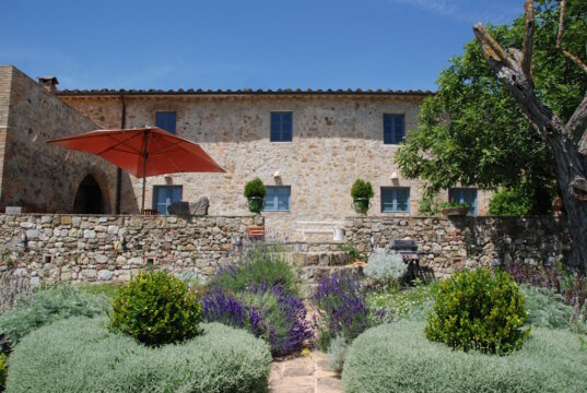 Wer ein Ferienhaus in Italien mietet, erwartet meist viel: Komfort, Stil, Aussicht und Ruhe. Le Porciglia 14 erfüllt all das – und geht weit darüber hinaus. (Foto: © Casa In Italia)