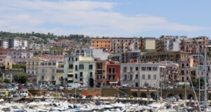 Der Hafen von Pozzuoli – hier betrat Apostel Paulus erstmals italienischen Boden (Apg 28,13–14). (Foto: © Bastian Glumm)