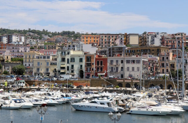 Der Hafen von Pozzuoli – hier betrat Apostel Paulus erstmals italienischen Boden (Apg 28,13–14). (Foto: © Bastian Glumm)