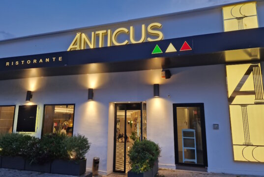 Authentische Pizza und neapolitanische Küche in Pozzuoli – Anticus, Ristorante und Pizzeria, begeistert mit Tradition, Gastfreundschaft und einem wunderbaren Blick auf das Macellum. (Foto: © Bastian Glumm)