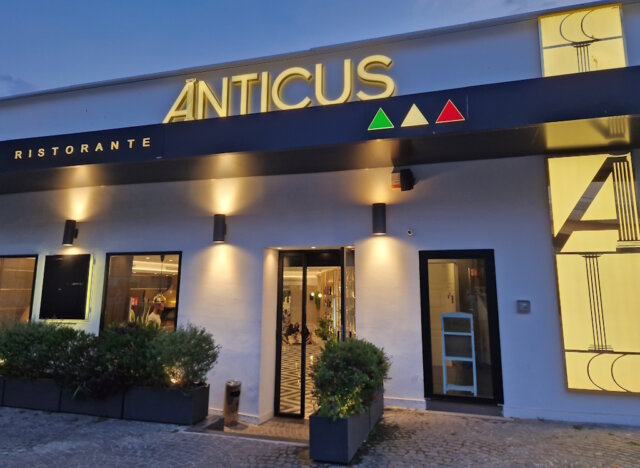 ristorante-pizzeria-anticus-pozzuoli (1) Authentische Pizza und neapolitanische Küche in Pozzuoli – Anticus, Ristorante und Pizzeria, begeistert mit Tradition, Gastfreundschaft und einem wunderbaren Blick auf das Macellum. (Foto: © Bastian Glumm)