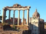 Das Forum Romanum in Rom: Der Tourismus in Italien zeigt sich 2025 weiterhin stabil. Nach den bislang veröffentlichten Daten des nationalen Statistikamts ISTAT liegen Übernachtungen und internationale Nachfrage im bisherigen Jahresverlauf über dem Vorjahresniveau. (Foto: © Bastian Glumm)