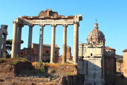 Das Forum Romanum in Rom: Der Tourismus in Italien zeigt sich 2025 weiterhin stabil. Nach den bislang veröffentlichten Daten des nationalen Statistikamts ISTAT liegen Übernachtungen und internationale Nachfrage im bisherigen Jahresverlauf über dem Vorjahresniveau. (Foto: © Bastian Glumm)