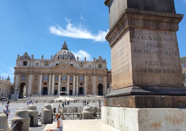 Der Petersdom auf dem Petersplatz im Vatikan: Zentrum der Christenheit und eines der beeindruckendsten Bauwerke Roms. (Foto: © Bastian Glumm)
