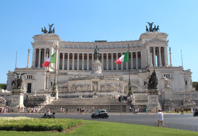 roma-vittoriano Das Nationaldenkmal für Viktor Emanuel II. in Rom: Italien hat sein Staatsbürgerschaftsrecht reformiert und das bisher großzügige Abstammungsprinzip deutlich eingeschränkt. (Foto: © Bastian Glumm)