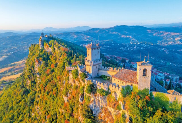 san-marino-trendtours San Marino ist einer der sechs europäischen Zwergstaaten und gehört zu den Highlights der neuen Rundreise von trendtours in Italien. (Foto: © trendtours Touristik GmbH / P. Dudek)