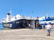 Fähre im Hafen von Pozzuoli bei Neapel: Der Personenverkehr über See hat in Italien laut aktueller ISTAT-Statistik für 2024 deutlich zugelegt. (Foto: © Bastian Glumm)