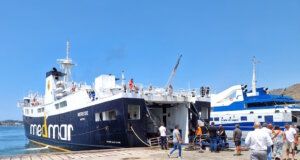 Fähre im Hafen von Pozzuoli bei Neapel: Der Personenverkehr über See hat in Italien laut aktueller ISTAT-Statistik für 2024 deutlich zugelegt. (Foto: © Bastian Glumm)
