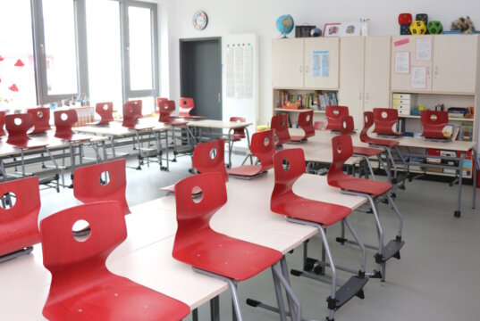 Ein modern ausgestatteter Klassenraum, wie er im heutigen italienischen Schulsystem typisch für viele Grundschulen ist. (Symbolfoto: © Bastian Glumm)