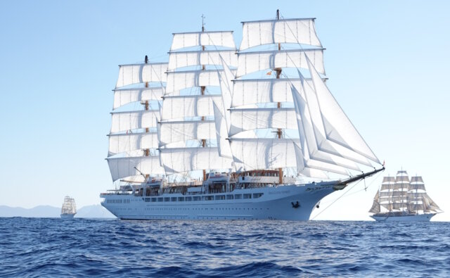 sea-cloud-mittelmeer-schiff-segel (1) Sea Cloud Cruises macht den Herbst 2025 zur Genussreise: Fünf Segelkreuzfahrten entlang Italiens Westküste feiern die regionale Kulinarik. (Foto: © Sea Cloud Cruises)