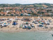 Das X Masters Festival am Strand von Senigallia: Das internationale Sport- und Lifestyle-Event bringt jeden Sommer Action und Festivalstimmung an die Adriaküste. (Foto: © XMASTERS)