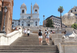 Stets von zahllosen Touristen bestens frequentiert: Die Spanische Treppe in Rom. (Foto: © Bastian Glumm)