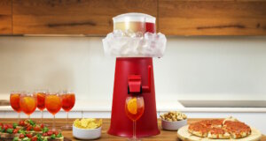 Italienisches Startup Sprizzer erobert mit stromfreiem Spritz-Dispenser Deutschland – über 1 Mio. Euro Umsatz in unter einem Jahr. (Foto: © Sprizzer)