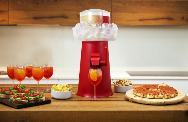 sprizzer-startup Italienisches Startup Sprizzer erobert mit stromfreiem Spritz-Dispenser Deutschland – über 1 Mio. Euro Umsatz in unter einem Jahr. (Foto: © Sprizzer)