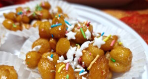 Hausgemachte Struffoli: frisch frittiert, in Honig gewendet und klassisch mit Zuckerstreuseln dekoriert. (Foto: © Bastian Glumm)