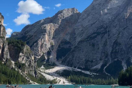 Südtirol verzaubert: Pragser Wildsee, Dolomiten und Toblach – Freiheit, Natur und italienische Gastfreundschaft zum Verlieben. (Foto: © Vera Sulima)