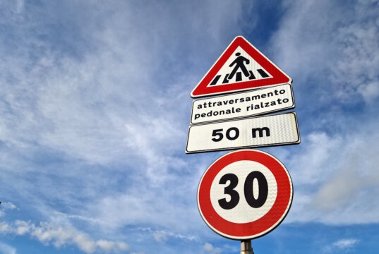 Rom hat in der Zona a Traffico Limitato des historischen Zentrums ein einheitliches Tempolimit von 30 km/h eingeführt. (Symbolfoto: © Bastian Glumm)