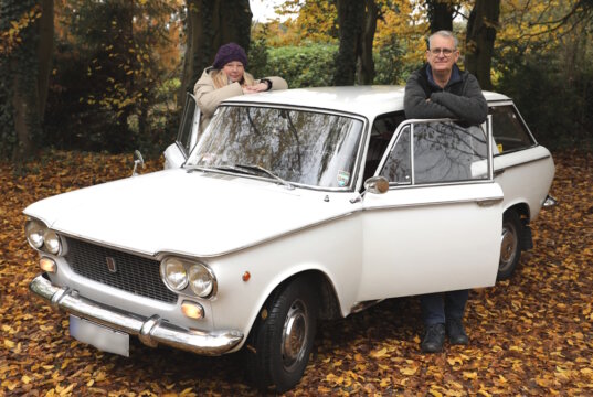 In Solingen lebt ein Stück italienischer Automobilgeschichte: ein Fiat 1500 Familiare aus dem Jahr 1966, liebevoll „Giani“ genannt. Seit April 2005 gehört er Miriam und Thomas Gatawetzki-Köppchen. (Foto: © Bastian Glumm)