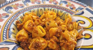 Ein Symbol regionaler Vielfalt: Tortellini aus Bologna mit Ragù – Teil des kulinarischen Erbes, das Italien von der UNESCO anerkennen lassen will. (Foto: © Bastian Glumm)