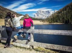 Verträumte Seen, idyllische Dörfer und kulinarische Highlights – das Trentino im Norden Italiens ist ein Paradies für Paare, die besondere Momente in atemberaubender Kulisse erleben möchten. (Foto: © Tommaso Prugnola)