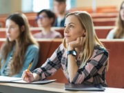 Studium in Italien: Bewerbung, Studiengebühren und Hochschulsystem sind zentrale Themen für deutsche Studentinnen und Studenten. (Foto: © Gorodenkoff / Adobe Stock)