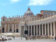 Petersdom in Rom: Zum 400-jährigen Weihejubiläum setzt der Vatikan auf ein digitales Ökosystem, das Besucherströme besser steuern und das spirituelle Erlebnis modern begleiten soll. (Foto: © Bastian Glumm)