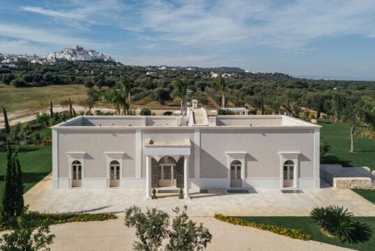Stilvolle Villa mit Pool in Apulien bei Ostuni – Die Villa Bellavista bietet Design, Ruhe & Meerblick. Perfekt für Genießer & Italienliebhaber. (Foto: © Casa In Italia)