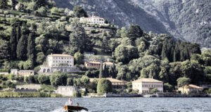 Am Comer See, zwischen Zypressen und alten Mauern, liegt die Villa Crotto. (Foto: © Casa In Italia)