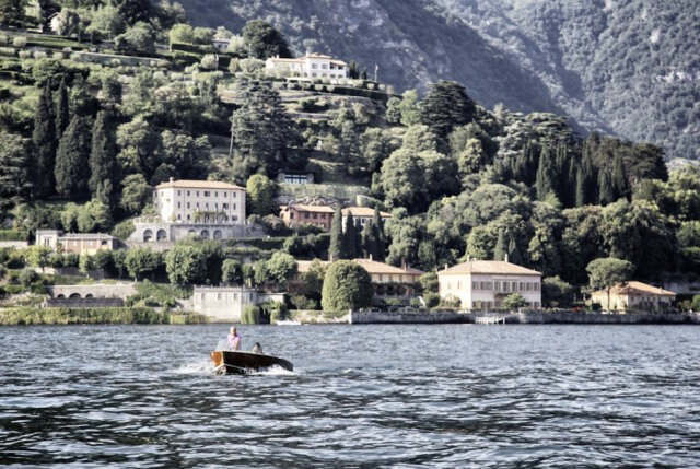 Am Comer See, zwischen Zypressen und alten Mauern, liegt die Villa Crotto. (Foto: © Casa In Italia)