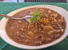 Im Herzen Kampaniens entstand ein Gericht, das vom ersten Löffel an umarmt: Die Zuppa di patate e fagioli - eine deftige Suppe mit Kartoffeln und Bohnen. (Foto: © Bastian Glumm)